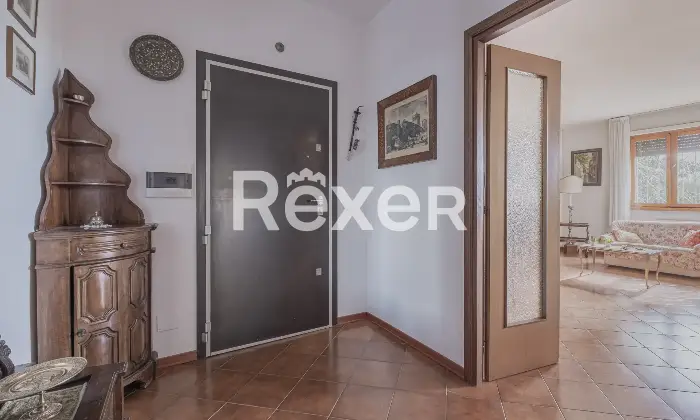 Rexer-Roma-Talenti-in-comprensorio-elegante-immerso-nel-verde-Altro