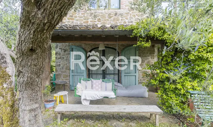Rexer-Paciano-Nuda-propriet-Prestigiosa-villa-con-piscina-e-parco-Altro