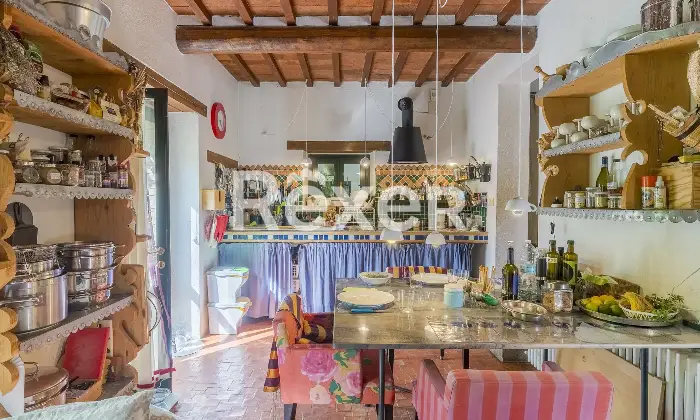 Rexer-Paciano-Nuda-propriet-Prestigiosa-villa-con-piscina-e-parco-Altro