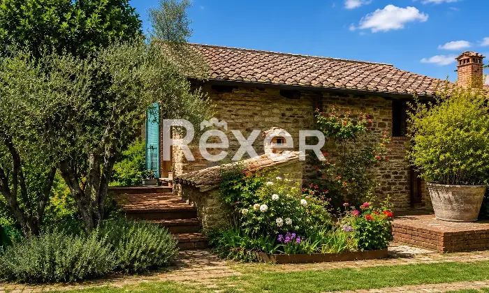 Rexer-Paciano-Nuda-propriet-Prestigiosa-villa-con-piscina-e-parco-Altro