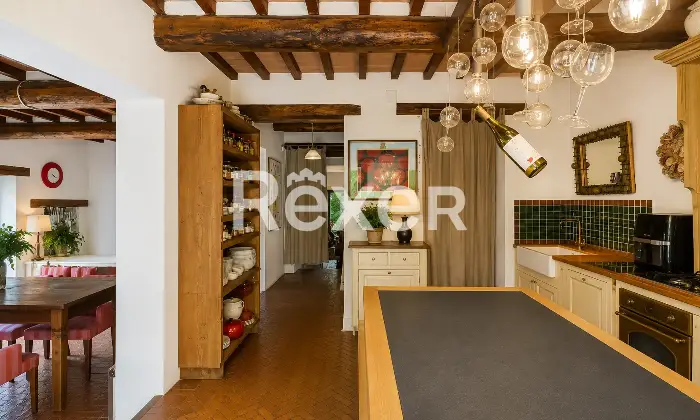 Rexer-Paciano-Nuda-propriet-Prestigiosa-villa-con-piscina-e-parco-Altro