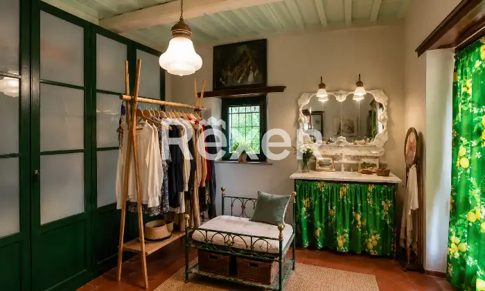 Rexer-Paciano-Nuda-propriet-Prestigiosa-villa-con-piscina-e-parco-Altro