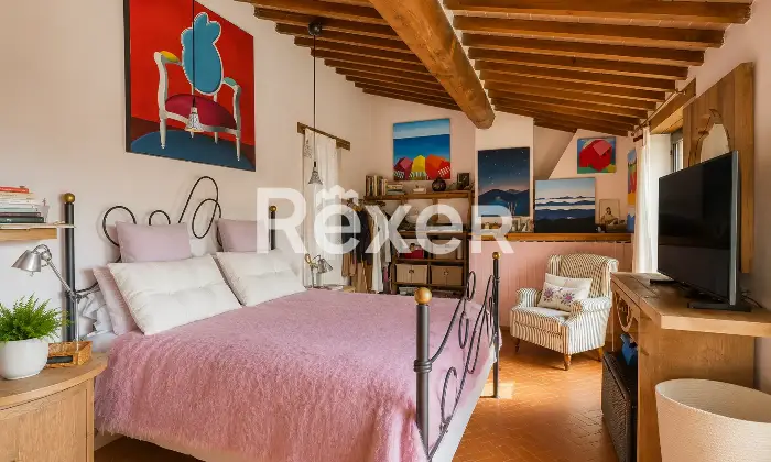 Rexer-Paciano-Nuda-propriet-Prestigiosa-villa-con-piscina-e-parco-Altro