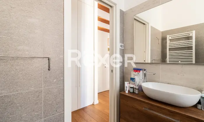 Rexer-Milano-Trilocale-ristrutturato-con-doppio-servizi-due-balconi-e-cantina-Altro