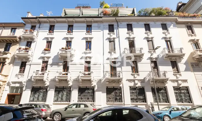 Rexer-Milano-Trilocale-ristrutturato-con-doppio-servizi-due-balconi-e-cantina-Altro