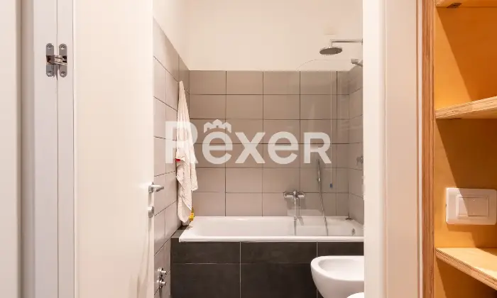 Rexer-Milano-Trilocale-ristrutturato-con-doppio-servizi-due-balconi-e-cantina-Altro