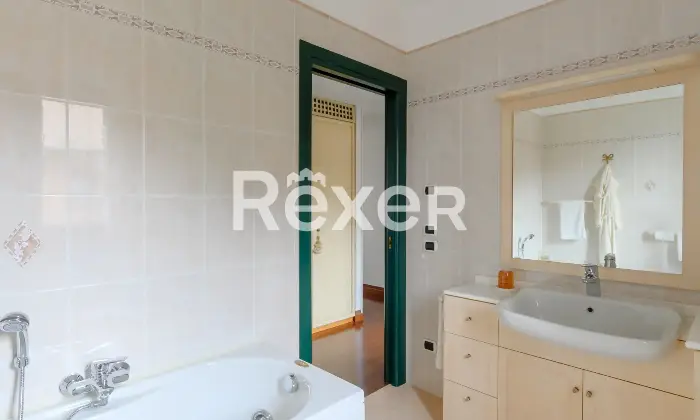 Rexer-Venezia-Elegante-appartamento-con-ampie-terrazze-garage-e-posto-auto-Altro