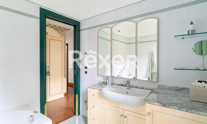 Rexer-Venezia-Elegante-appartamento-con-ampie-terrazze-garage-e-posto-auto-Altro