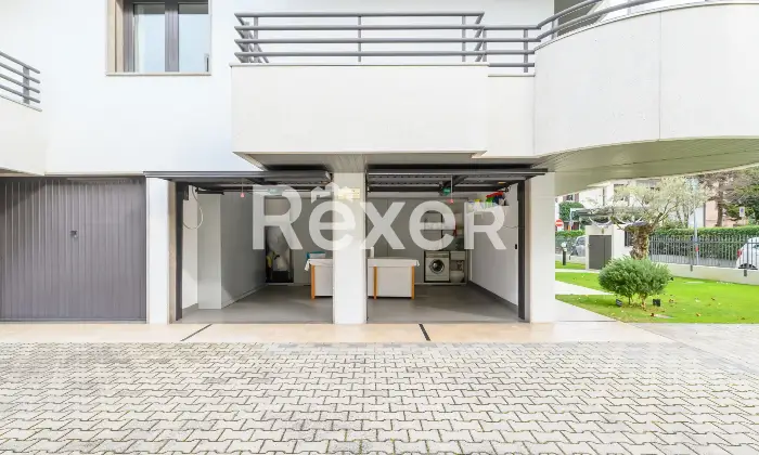 Rexer-Venezia-Elegante-appartamento-con-ampie-terrazze-garage-e-posto-auto-Altro