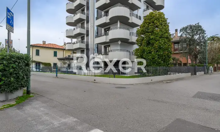 Rexer-Venezia-Elegante-appartamento-con-ampie-terrazze-garage-e-posto-auto-Altro