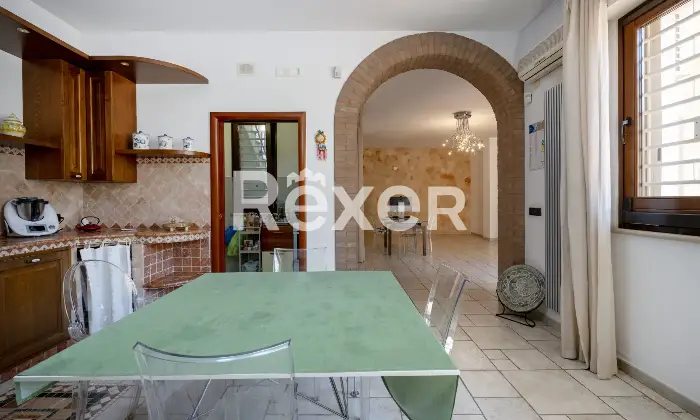 Rexer-Bari-Porzione-di-villa-bifamiliare-Altro
