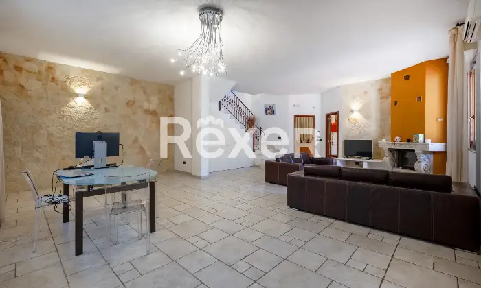 Rexer-Bari-Porzione-di-villa-bifamiliare-Altro