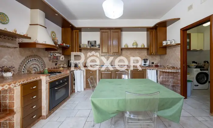 Rexer-Bari-Porzione-di-villa-bifamiliare-Altro