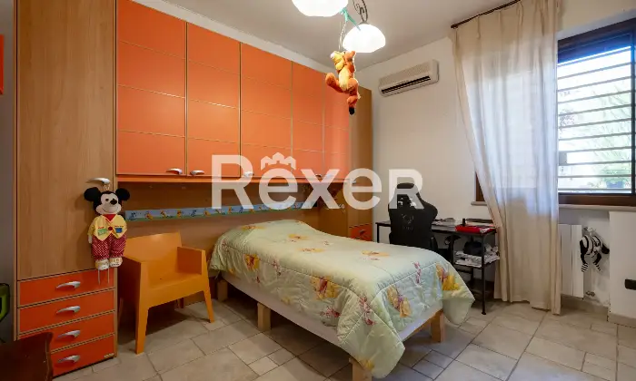 Rexer-Bari-Porzione-di-villa-bifamiliare-Altro