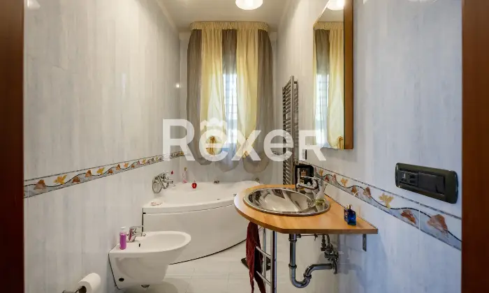Rexer-Bari-Porzione-di-villa-bifamiliare-Altro