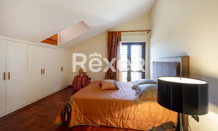Rexer-Bari-Porzione-di-villa-bifamiliare-Altro