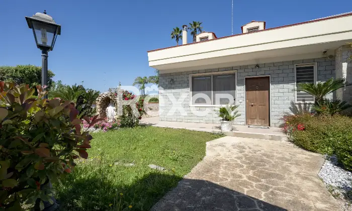 Rexer-Bari-Porzione-di-villa-bifamiliare-Altro