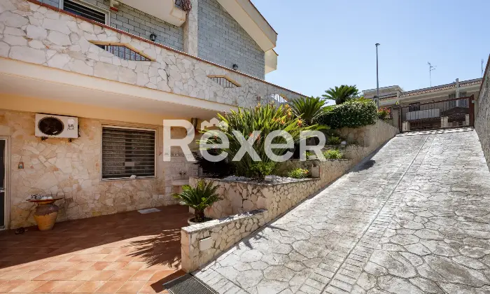 Rexer-Bari-Porzione-di-villa-bifamiliare-Altro