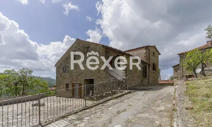 Rexer-Arezzo-Santa-Maria-La-Rassinata-Arezzo-Prestigioso-Casale-in-Pietra-con-Tenuta-Altro