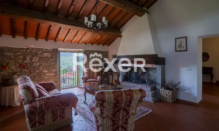 Rexer-Arezzo-Santa-Maria-La-Rassinata-Arezzo-Prestigioso-Casale-in-Pietra-con-Tenuta-Altro