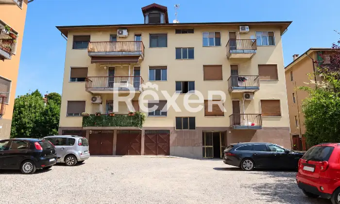 Rexer-Pavia-TRILOCALE-CON-DUE-BALCONI-BOX-E-CANTINA-Altro