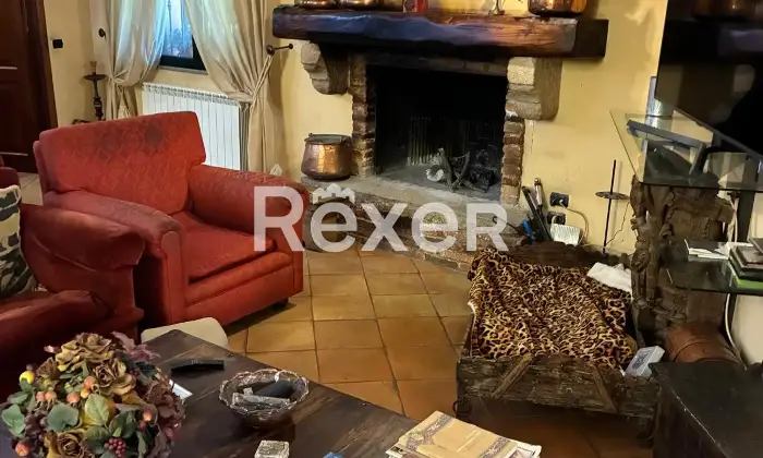 Rexer-Pianopoli-Abitazione-con-negozio-in-vendita-in-Viale-E-Berlinguer-a-Pianopoli-Altro