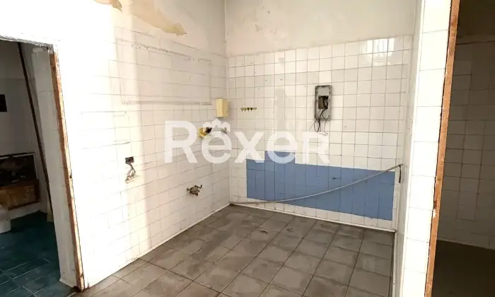 Rexer-Mazara-del-Vallo-Locale-commerciale-da-ristrutturare-con-vetrina-su-strada-Altro