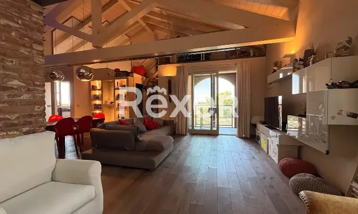 Rexer-vercelli-Loft-su-due-livelli-di-design-con-finiture-di-pregio-Altro