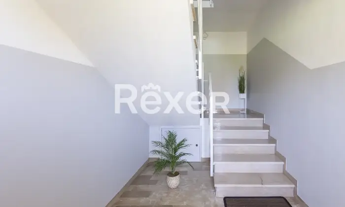 Rexer-Fano-Bilocale-arredato-vicino-al-mare-con-terreno-Altro