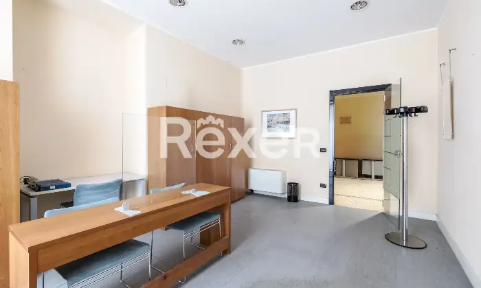 Rexer-Brescia-Ex-filiale-bancaria-a-su-due-livelli-con-box-auto-nel-centro-storico-Altro