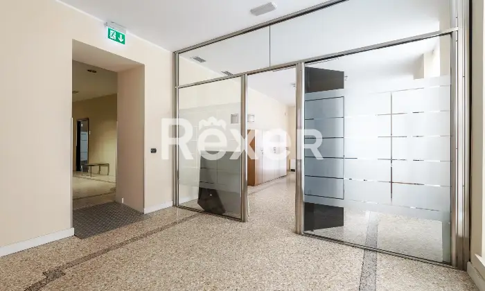 Rexer-Brescia-Ex-filiale-bancaria-a-su-due-livelli-con-box-auto-nel-centro-storico-Altro