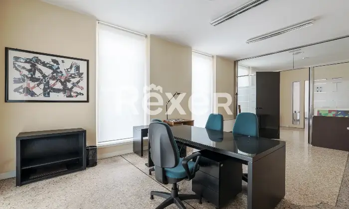 Rexer-Brescia-Ex-filiale-bancaria-a-su-due-livelli-con-box-auto-nel-centro-storico-Altro