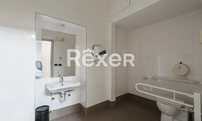 Rexer-Brescia-Ex-filiale-bancaria-a-su-due-livelli-con-box-auto-nel-centro-storico-Altro