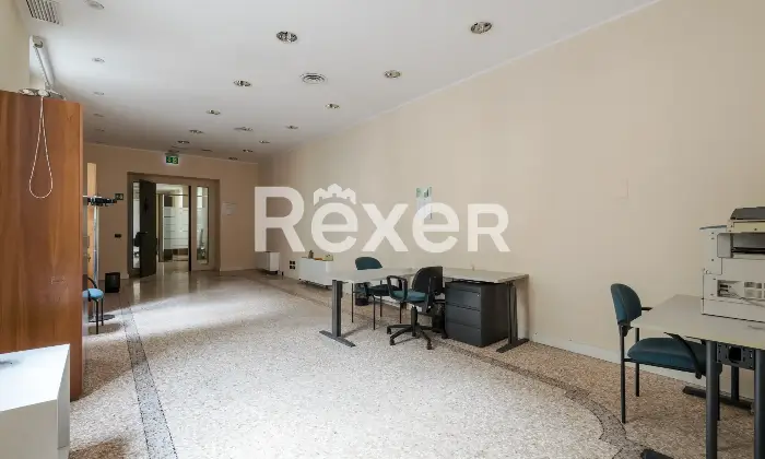 Rexer-Brescia-Ex-filiale-bancaria-a-su-due-livelli-con-box-auto-nel-centro-storico-Altro