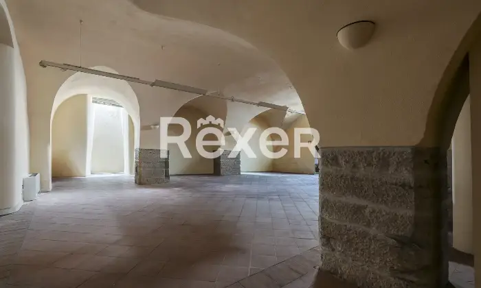Rexer-Brescia-Ex-filiale-bancaria-a-su-due-livelli-con-box-auto-nel-centro-storico-Altro
