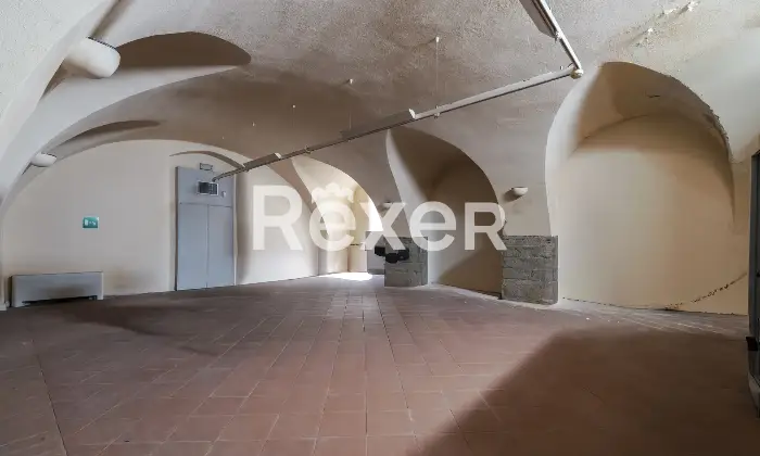 Rexer-Brescia-Ex-filiale-bancaria-a-su-due-livelli-con-box-auto-nel-centro-storico-Altro