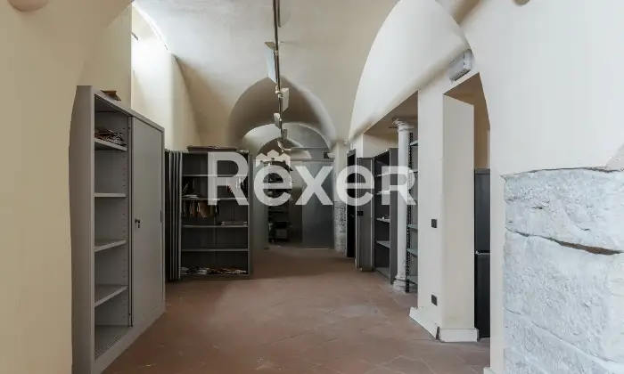 Rexer-Brescia-Ex-filiale-bancaria-a-su-due-livelli-con-box-auto-nel-centro-storico-Altro