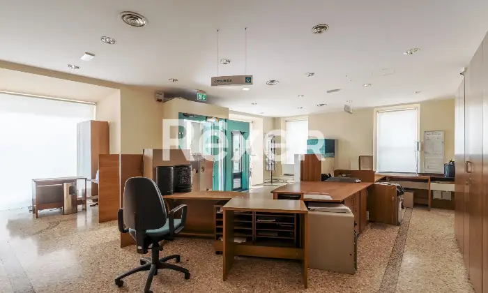 Rexer-Brescia-Ex-filiale-bancaria-a-su-due-livelli-con-box-auto-nel-centro-storico-Altro