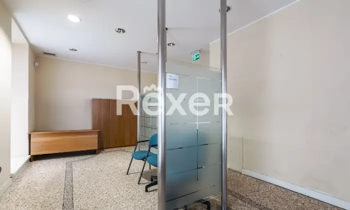 Rexer-Brescia-Ex-filiale-bancaria-a-su-due-livelli-con-box-auto-nel-centro-storico-Altro