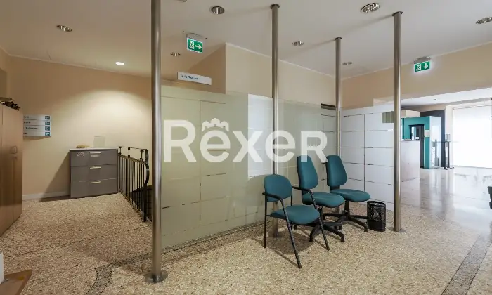 Rexer-Brescia-Ex-filiale-bancaria-a-su-due-livelli-con-box-auto-nel-centro-storico-Altro