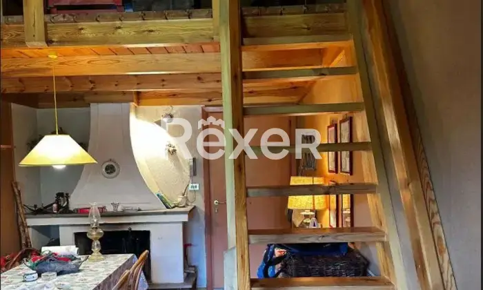 Rexer-Pizzoferrato-Accogliente-Mansarda-con-Camino-Soppalco-e-Box-Auto-Pronta-da-Abitare-Altro