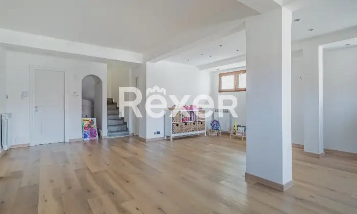 Rexer-Rocca-di-Papa-Villa-bifamiliare-su-tre-livelli-classe-A-Altro