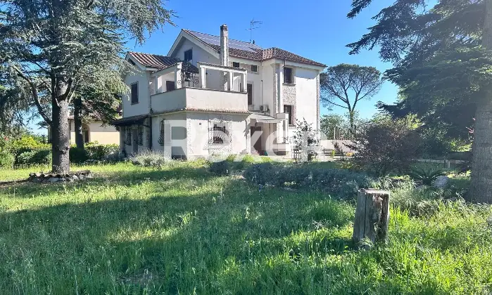 Rexer-Nepi-Villa-unifamiliare-con-giardino-privato-Altro
