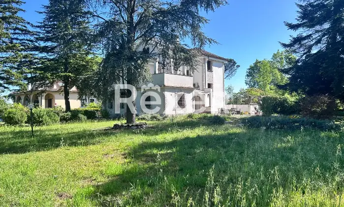 Rexer-Nepi-Villa-unifamiliare-con-giardino-privato-Altro