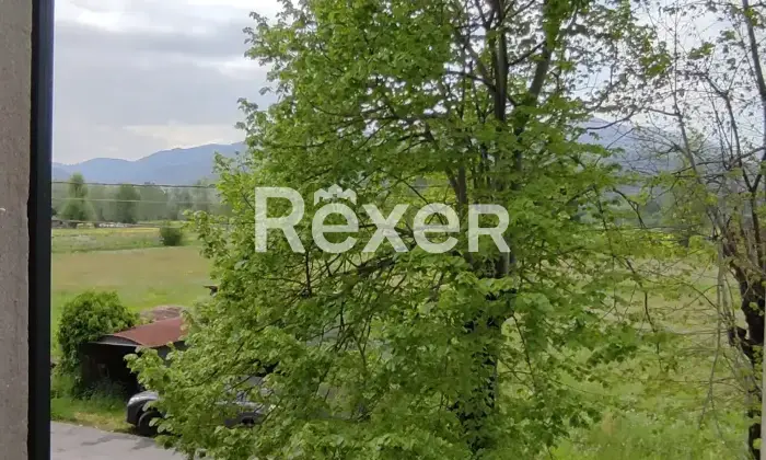 Rexer-Capannori-Porzione-centrale-di-casale-con-due-appartamenti-garage-e-mq-di-terreno-Altro