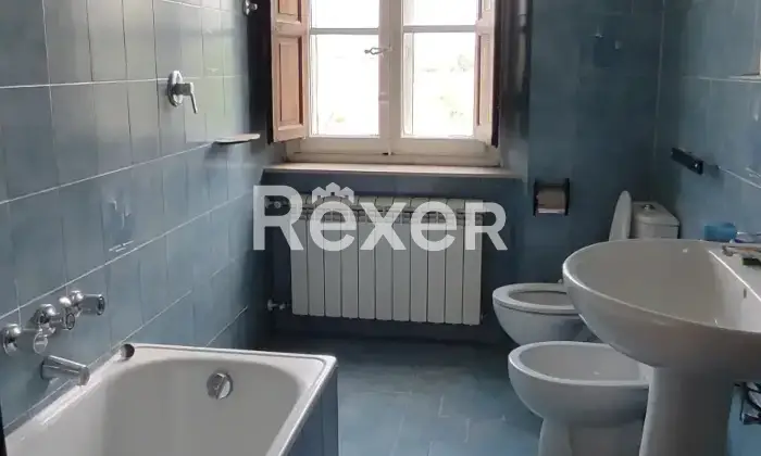 Rexer-Capannori-Porzione-centrale-di-casale-con-due-appartamenti-garage-e-mq-di-terreno-Altro
