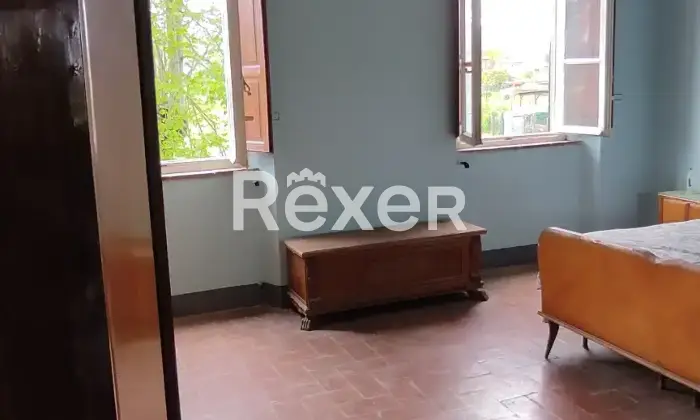 Rexer-Capannori-Porzione-centrale-di-casale-con-due-appartamenti-garage-e-mq-di-terreno-Altro