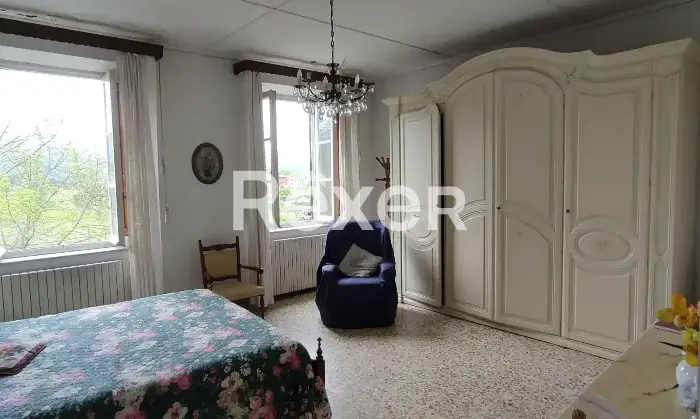 Rexer-Capannori-Porzione-centrale-di-casale-con-due-appartamenti-garage-e-mq-di-terreno-Altro