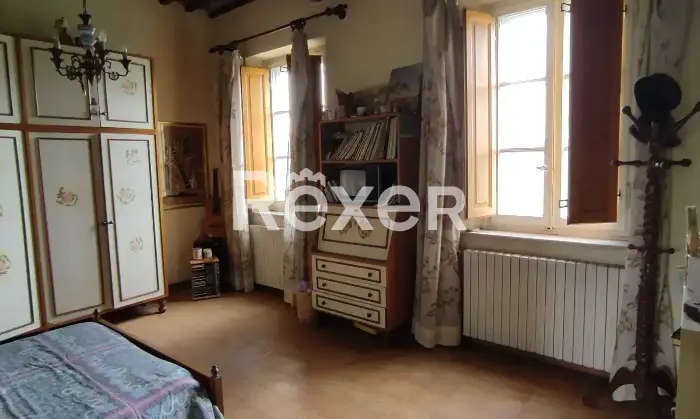 Rexer-Capannori-Porzione-centrale-di-casale-con-due-appartamenti-garage-e-mq-di-terreno-Altro