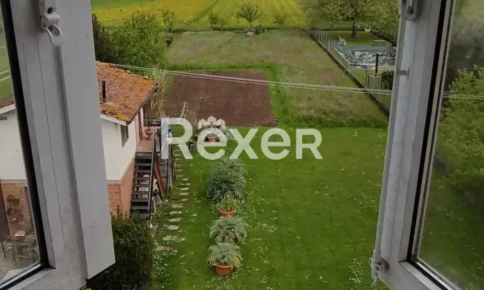 Rexer-Capannori-Porzione-centrale-di-casale-con-due-appartamenti-garage-e-mq-di-terreno-Altro